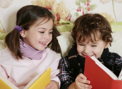 toddlers-reading-books-392x288